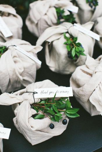 Elegantly Knotted Favor Boxes